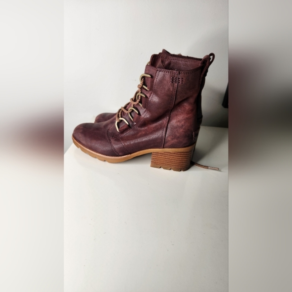 Sorel size 8 brown boots
